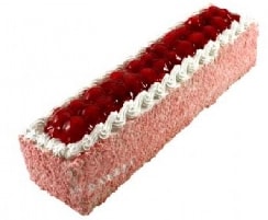 Taze Çilek İçeren 4-6 Kişilik Baton Yaş Pasta